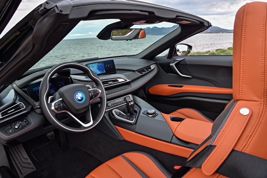 Интерьер BMW i8 Roadster (I15) 2018 года  (WW) (фото 97 из 198)